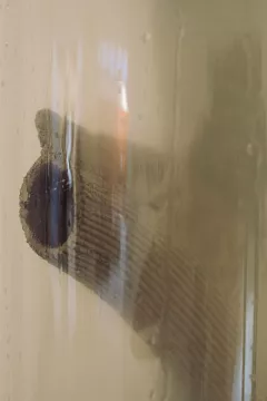 Érosion d'une piece en argile crue