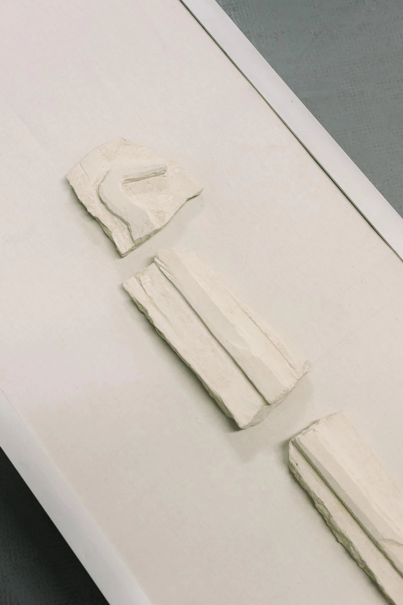 Sculpture en pierre de taille et aluminium