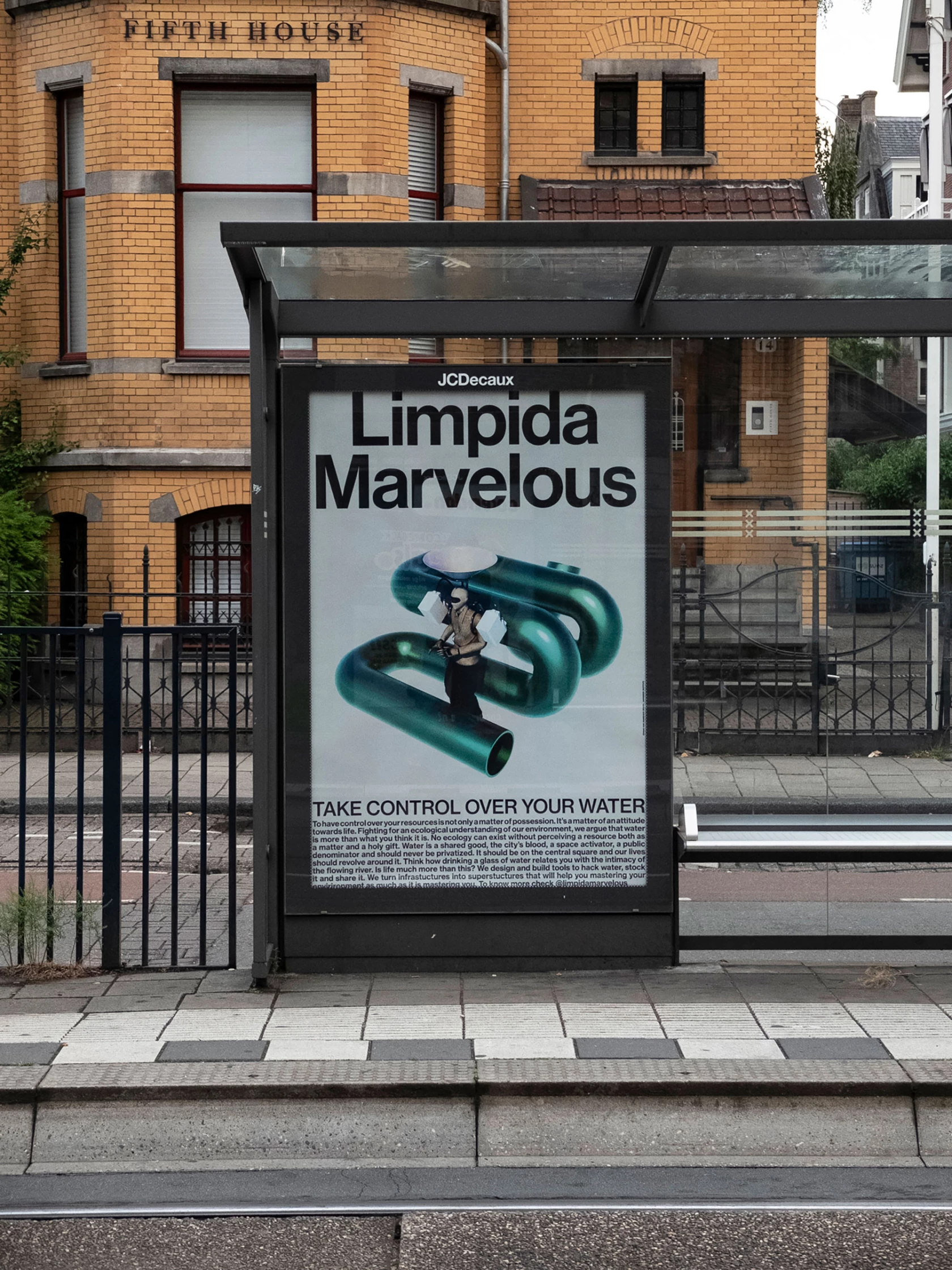 Poster dans l'espace publique du projet 